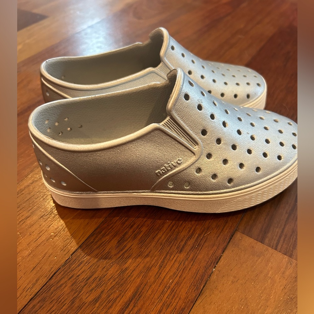 Native Shoes Jefferson Kids 11C Metallic Silver Slip On Water Shoes